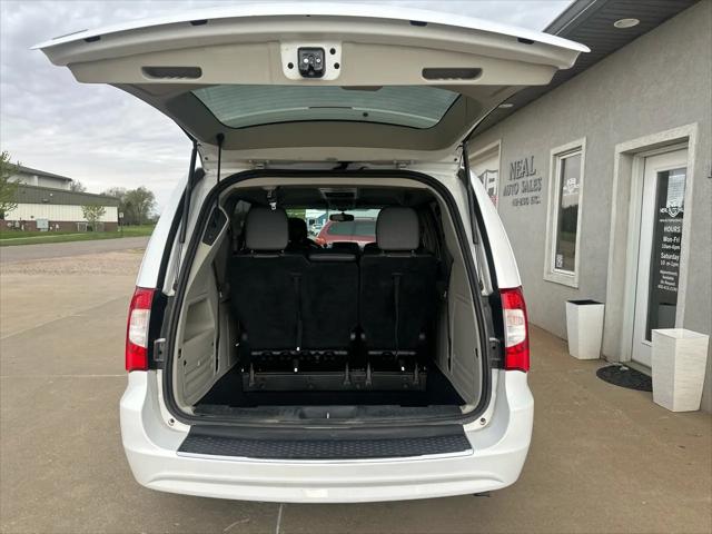 2015 Chrysler Town & Country Touring
