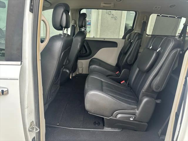 2015 Chrysler Town & Country Touring