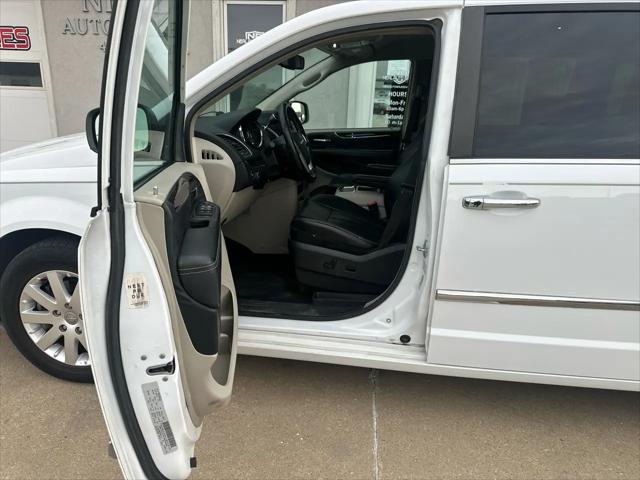 2015 Chrysler Town & Country Touring