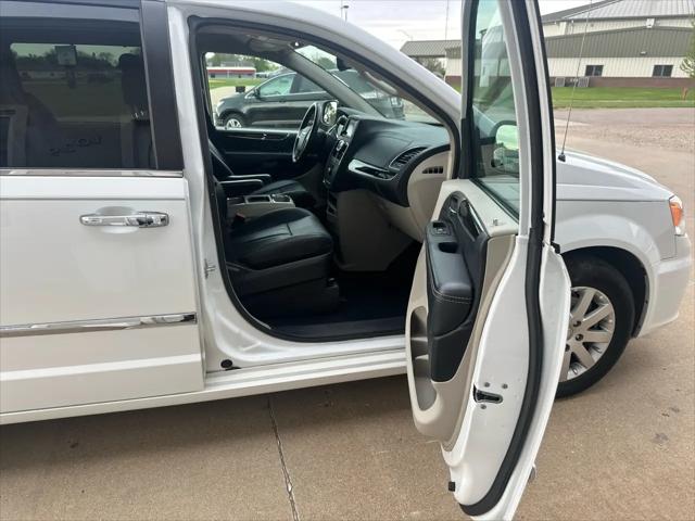 2015 Chrysler Town & Country Touring
