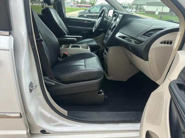 2015 Chrysler Town & Country Touring