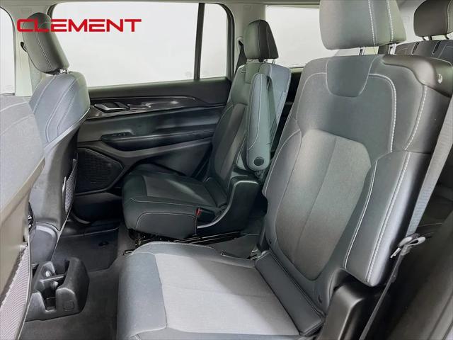2023 Jeep Grand Cherokee L Laredo 4x4