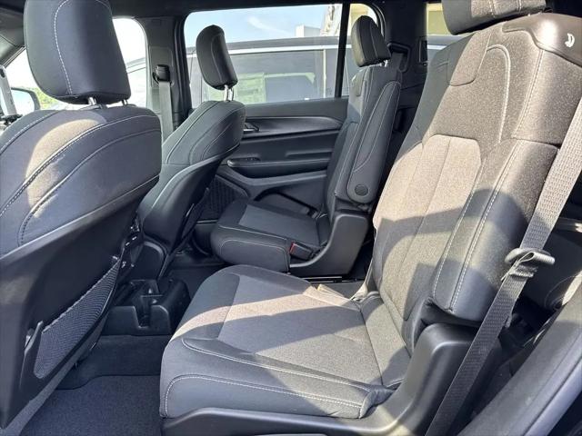 2026 Jeep Grand Cherokee L Laredo 4x4