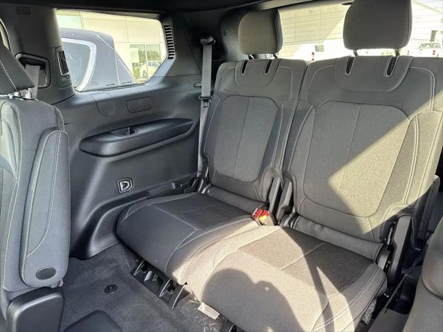 2026 Jeep Grand Cherokee L Laredo 4x4
