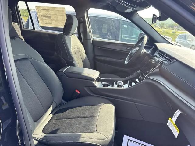 2026 Jeep Grand Cherokee L Laredo 4x4
