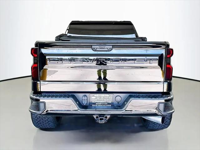 2022 Chevrolet Silverado 1500 4WD Crew Cab Short Bed RST