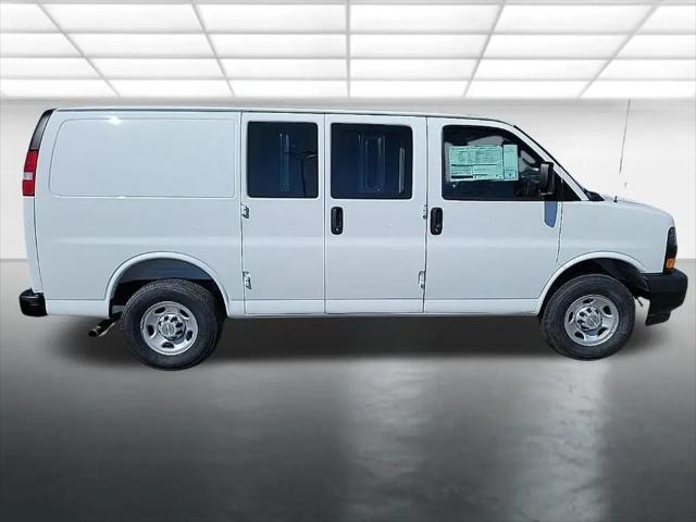 2026 Chevrolet Express Cargo Van 2500 Regular Wheelbase, WT, RWD