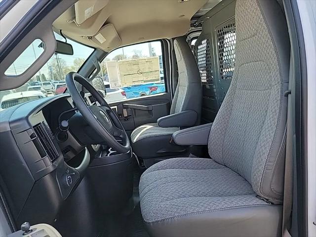 2026 Chevrolet Express Cargo Van 2500 Regular Wheelbase, WT, RWD