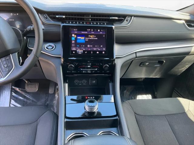 2025 Jeep Grand Cherokee Laredo 4x4