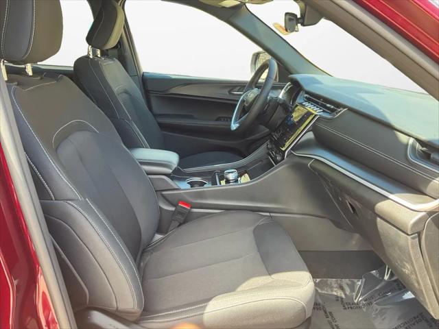 2025 Jeep Grand Cherokee Laredo 4x4