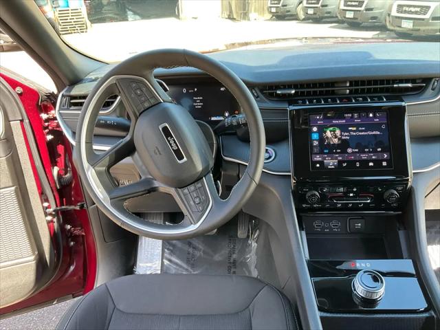 2025 Jeep Grand Cherokee Laredo 4x4
