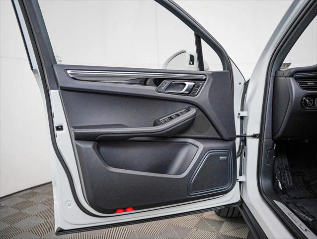 2025 Porsche Macan S