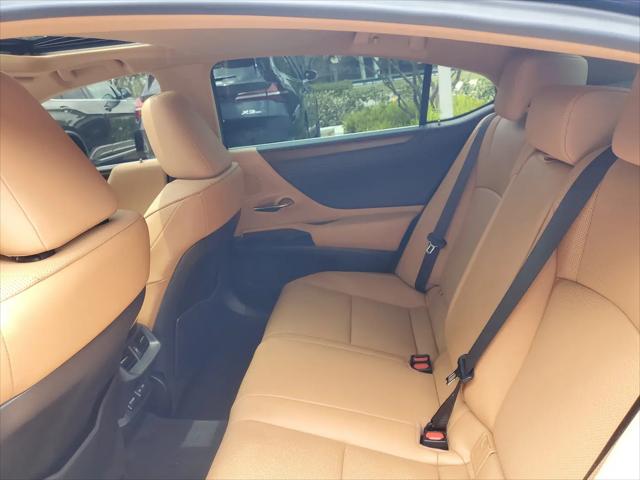 2025 Lexus ES 300h ES 300h