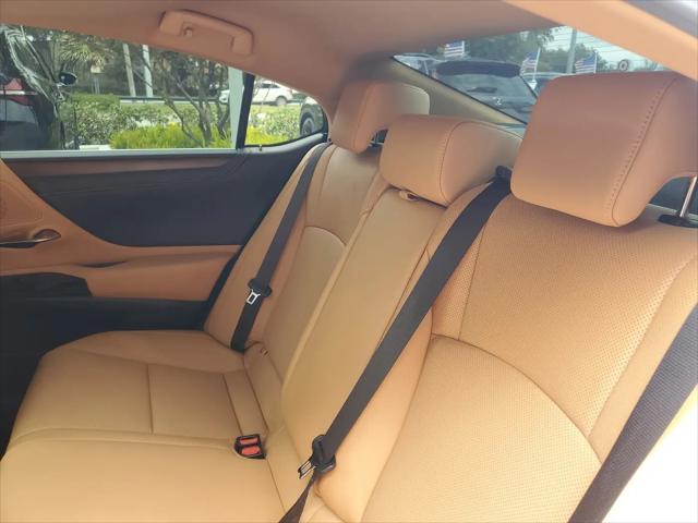 2025 Lexus ES 300h ES 300h