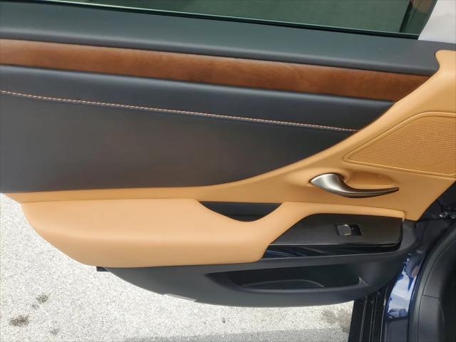 2025 Lexus ES 300h ES 300h