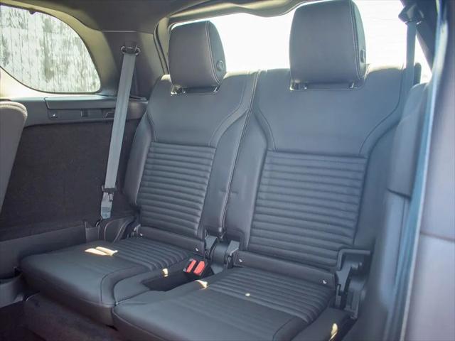 2025 Land Rover Discovery P360 Dynamic SE