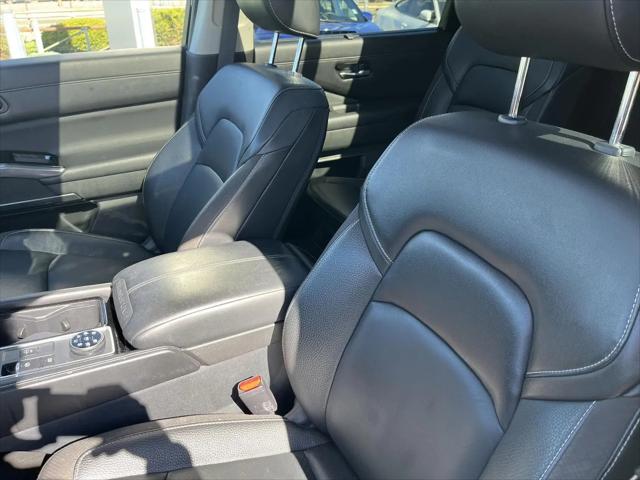 2023 Nissan Pathfinder SL 4WD