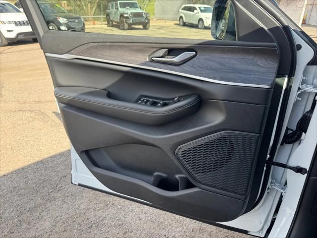 2026 Jeep Grand Cherokee L Altitude 4x2