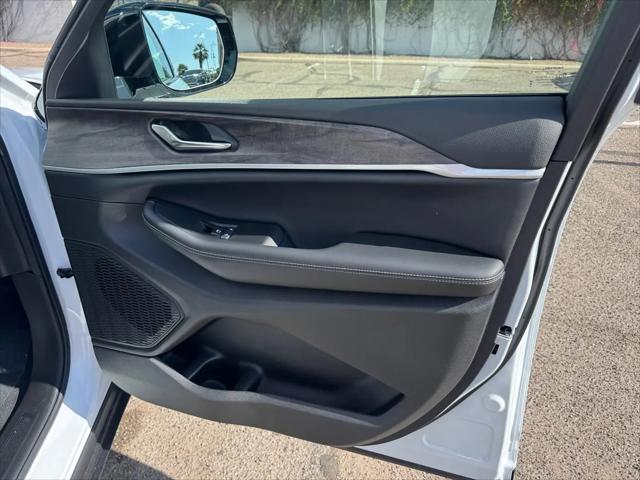 2026 Jeep Grand Cherokee L Altitude 4x2