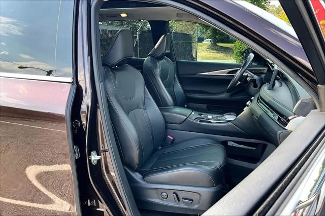 2022 INFINITI QX60 LUXE