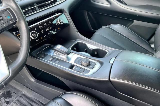 2022 INFINITI QX60 LUXE
