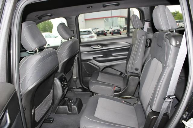 2024 Jeep Grand Cherokee L Laredo 4x2