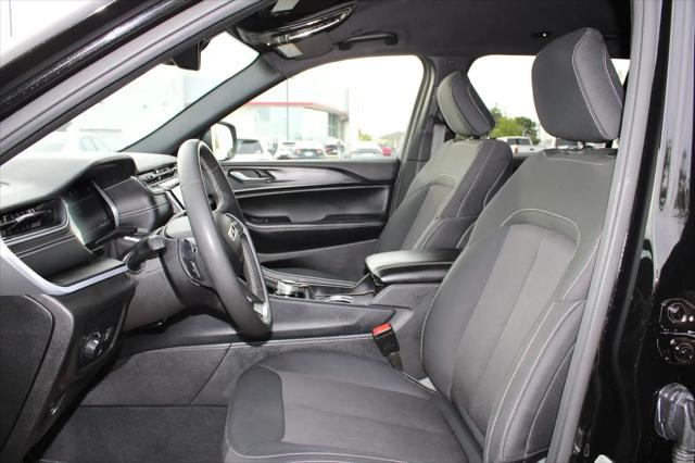 2024 Jeep Grand Cherokee L Laredo 4x2