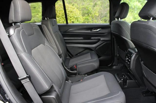 2024 Jeep Grand Cherokee L Laredo 4x2