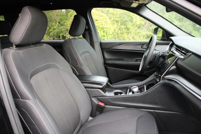 2024 Jeep Grand Cherokee L Laredo 4x2