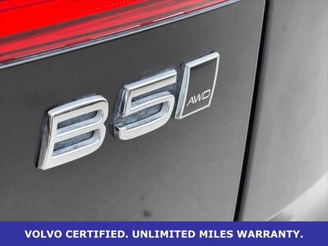 2024 Volvo XC60 B5 Plus Dark Theme