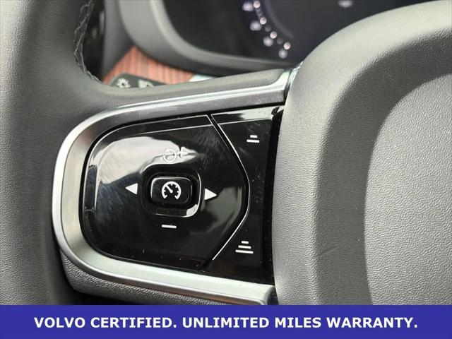 2024 Volvo XC60 B5 Plus Dark Theme