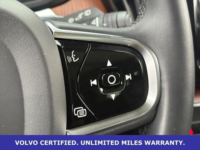 2024 Volvo XC60 B5 Plus Dark Theme