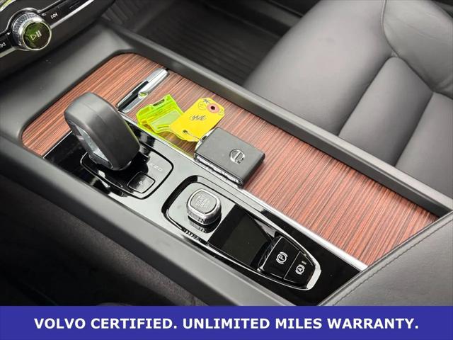 2024 Volvo XC60 B5 Plus Dark Theme