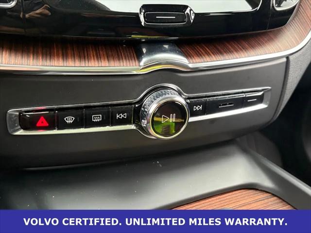2024 Volvo XC60 B5 Plus Dark Theme