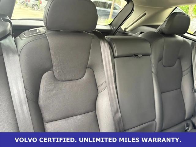 2024 Volvo XC60 B5 Plus Dark Theme