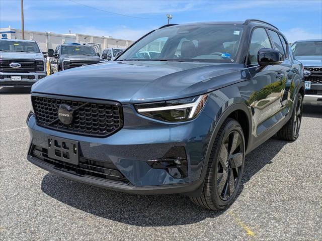 2026 Volvo XC40 Black Edition Ultra, B5 AWD Gas (mild hybrid)