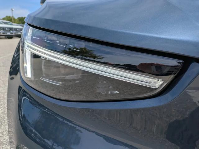 2026 Volvo XC40 Black Edition Ultra, B5 AWD Gas (mild hybrid)