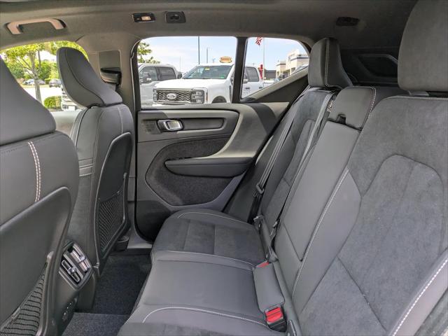 2026 Volvo XC40 Black Edition Ultra, B5 AWD Gas (mild hybrid)
