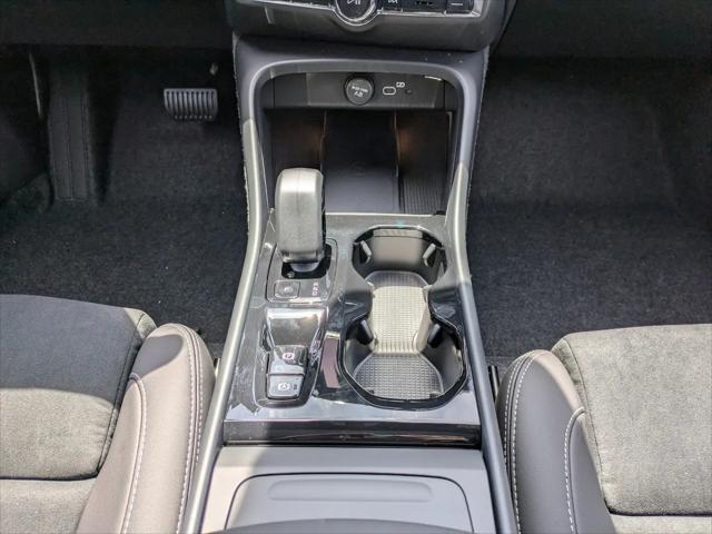 2026 Volvo XC40 Black Edition Ultra, B5 AWD Gas (mild hybrid)