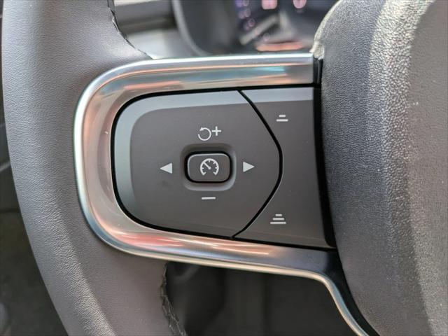 2026 Volvo XC40 Black Edition Ultra, B5 AWD Gas (mild hybrid)