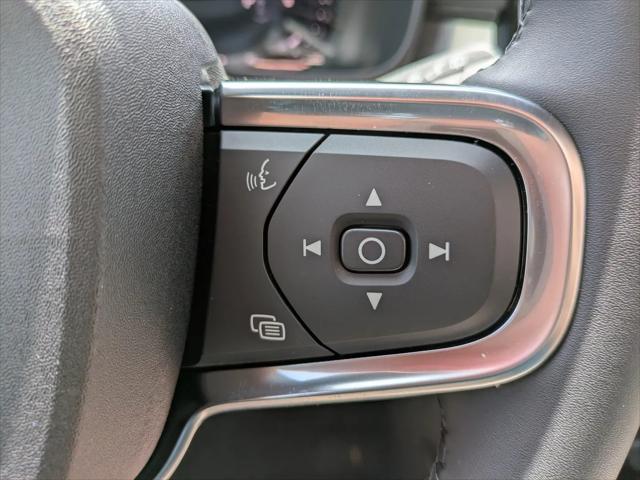 2026 Volvo XC40 Black Edition Ultra, B5 AWD Gas (mild hybrid)