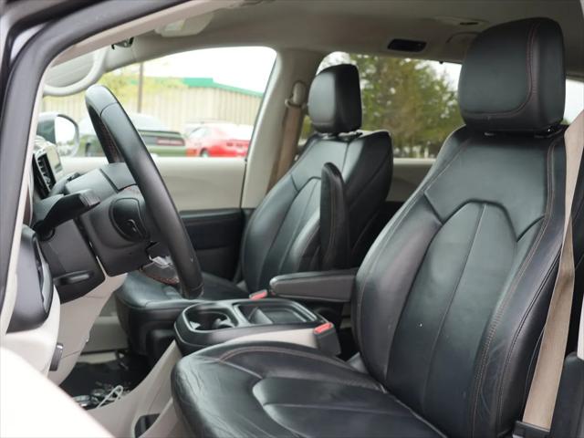 2017 Chrysler Pacifica Touring-L