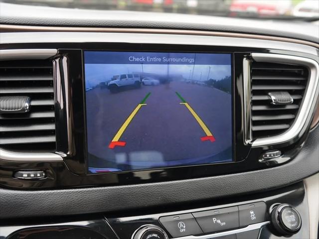 2017 Chrysler Pacifica Touring-L