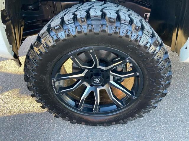 2023 Nissan Titan Crew Cab SV 4x4