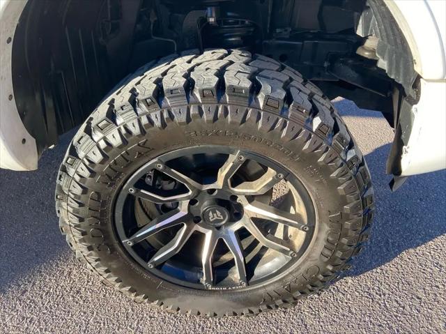 2023 Nissan Titan Crew Cab SV 4x4