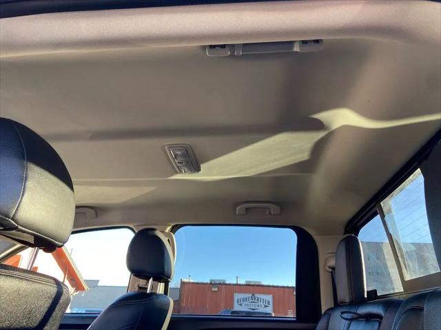 2023 Nissan Titan Crew Cab SV 4x4