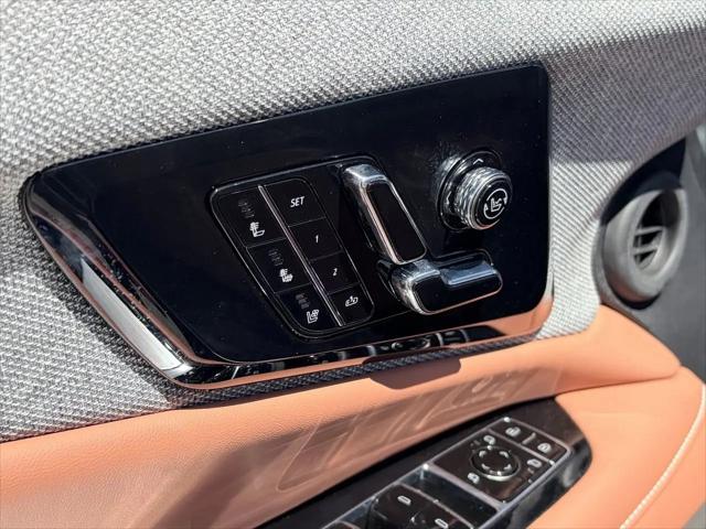 2025 Cadillac iQ Luxury 2 AWD