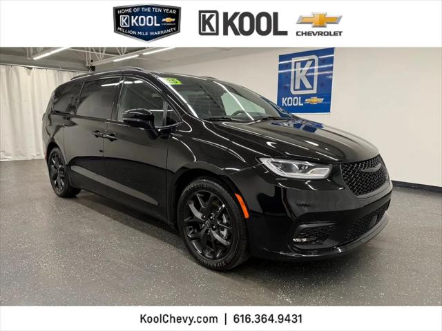 2025 Chrysler Pacifica Limited for sale in Grand Rapids, MI