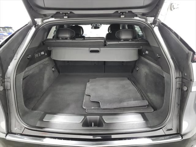 2023 Cadillac iQ AWD Luxury