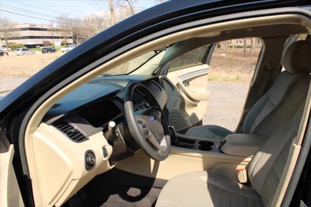 2017 Ford Taurus SE